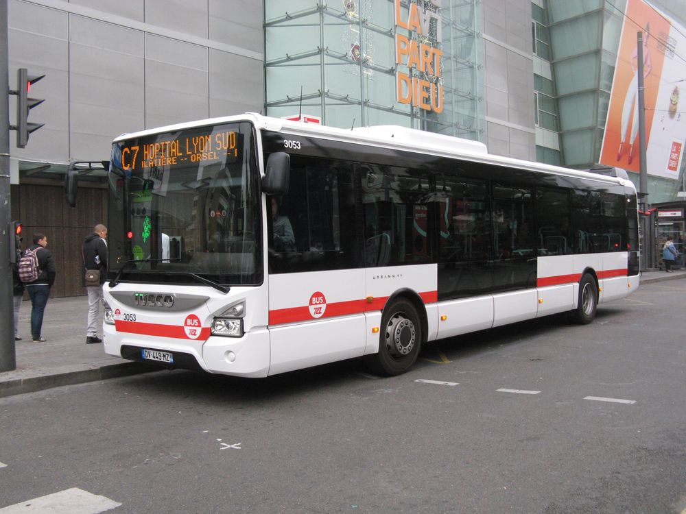 www.hpke.de/busforum/20151113_082937_IMG_3835.jpg